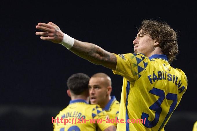 澳客足彩-世俱杯临场战术调整案例解析与球队应对机制